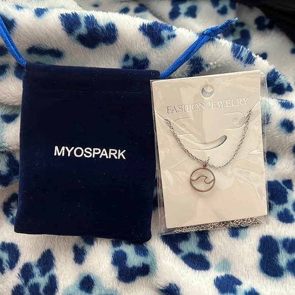 MYOSPARK Jewelry - MYOSPARK tiny wave necklace